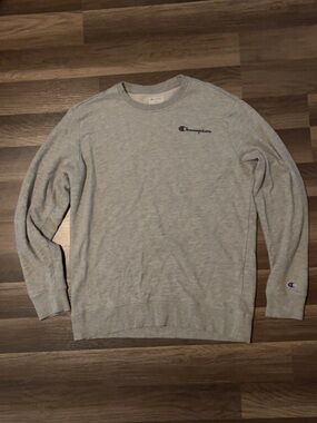 Champion Men’s Medium Grey Crewneck Sweatshirt